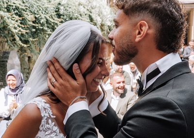 Hochzeit, lachen, fröhlichkeit, Fotoshooting, Hochzeitsfotograf, fotogräfin, bilderschön, weildueswertbist, bilderschoenludwigsburg, angelikapeetz, beautyful, girlpower, female, fotografie, glücklich, schwarzweiss, brautpaar